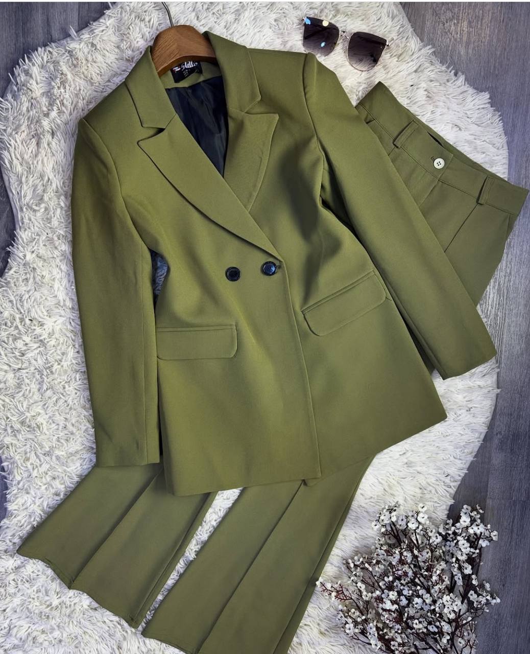 کت شلوار الیزا – ترکیب ظرافت و جسارت