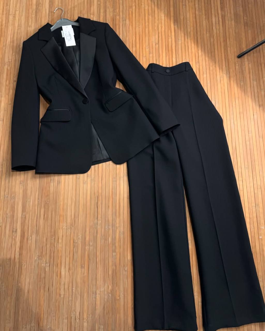 کت شلوار الیزا – ترکیب ظرافت و جسارت