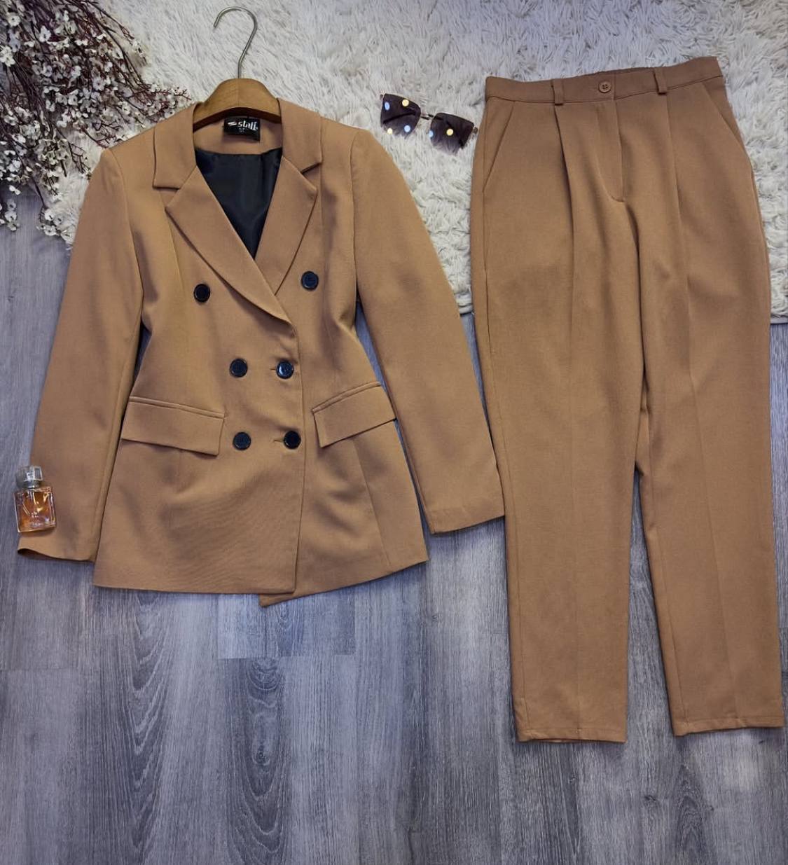 کت شلوار الیزا – ترکیب ظرافت و جسارت